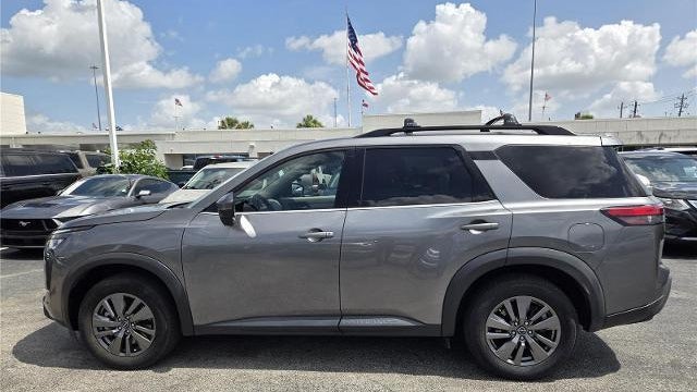 2022 Nissan Pathfinder SV