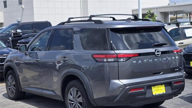 2022 Nissan Pathfinder SV