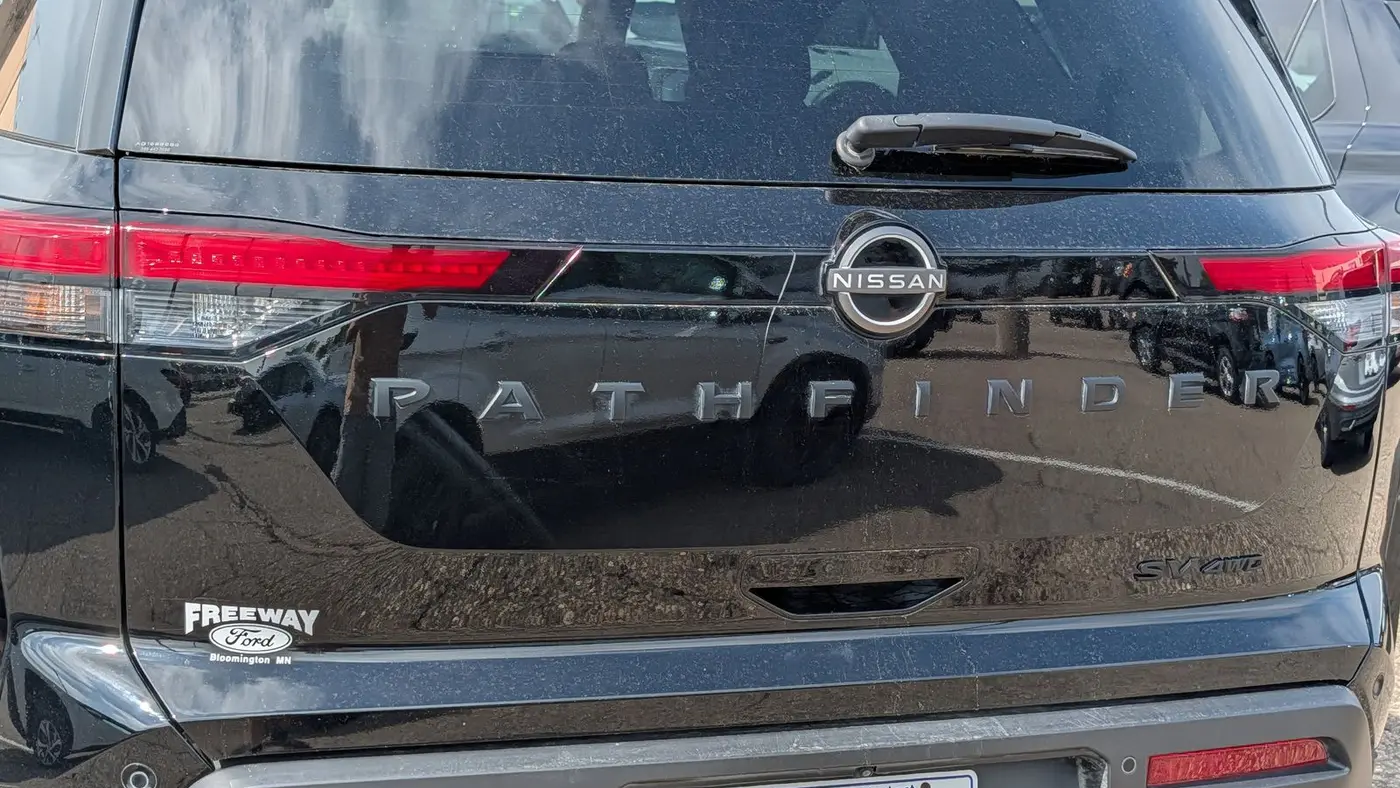 2023 Nissan Pathfinder SV