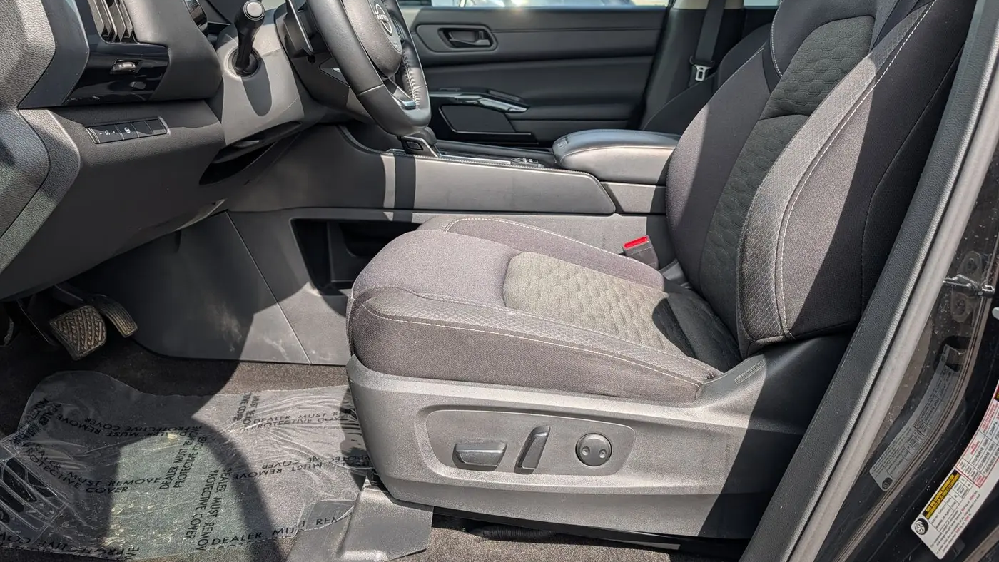2023 Nissan Pathfinder SV