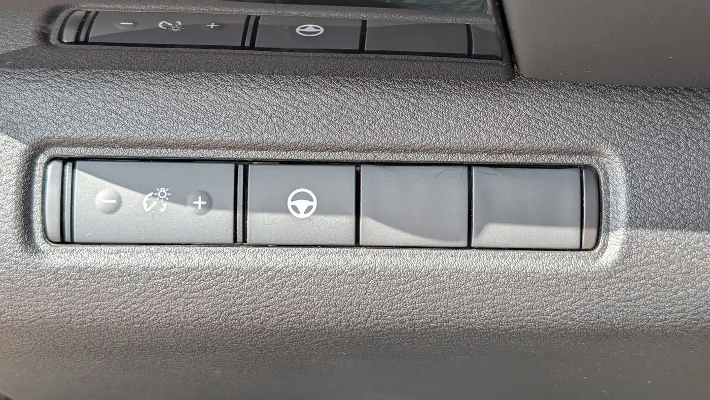 2023 Nissan Pathfinder SV