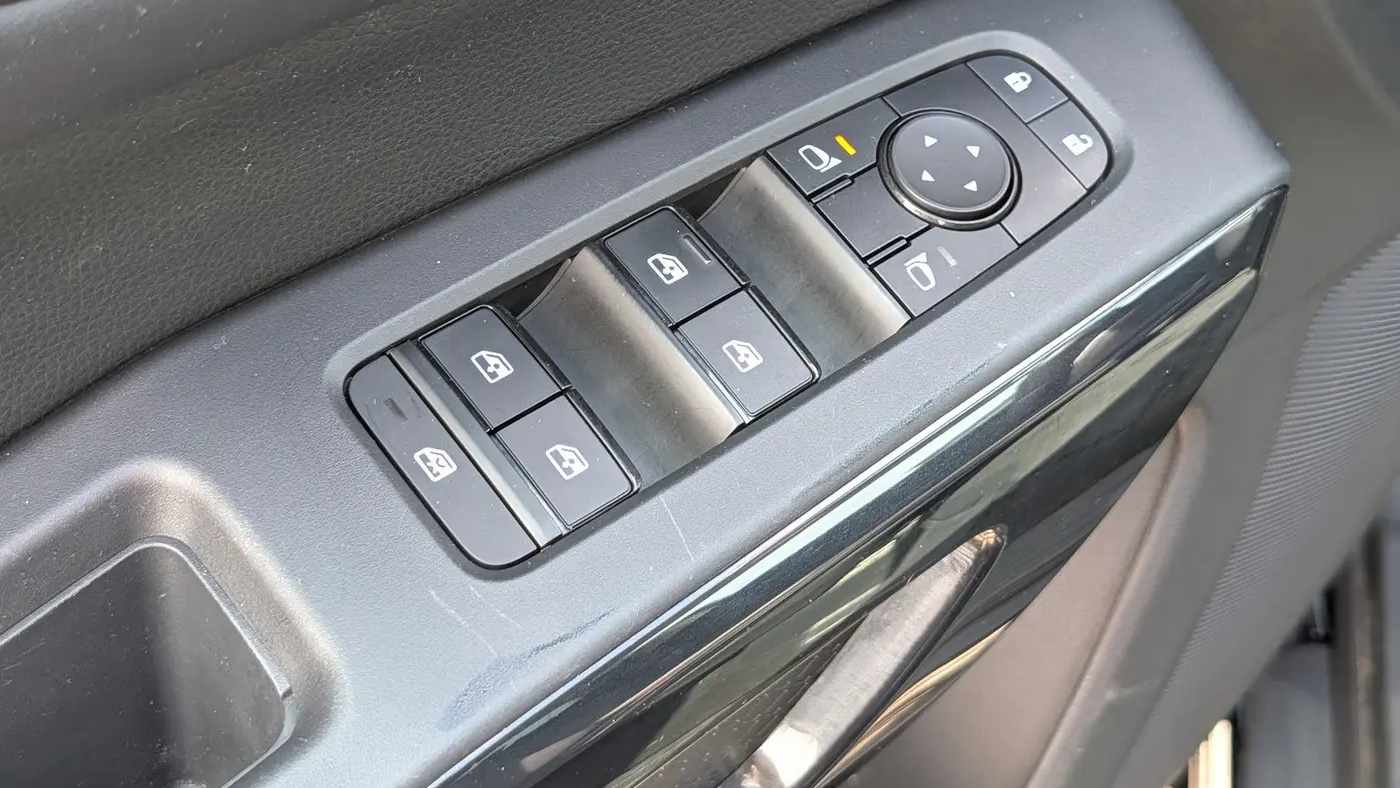 2023 Nissan Pathfinder SV