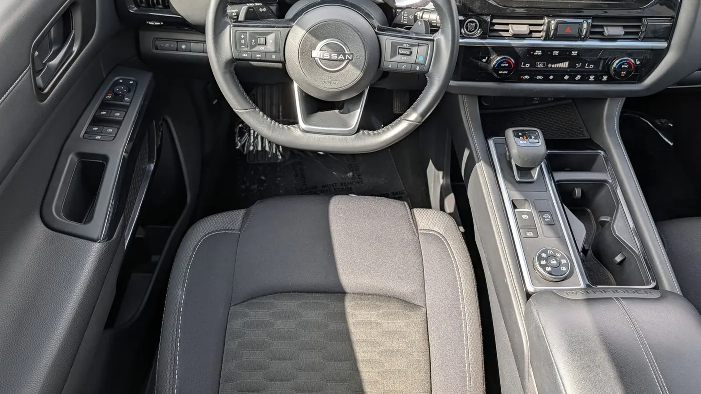 2023 Nissan Pathfinder SV