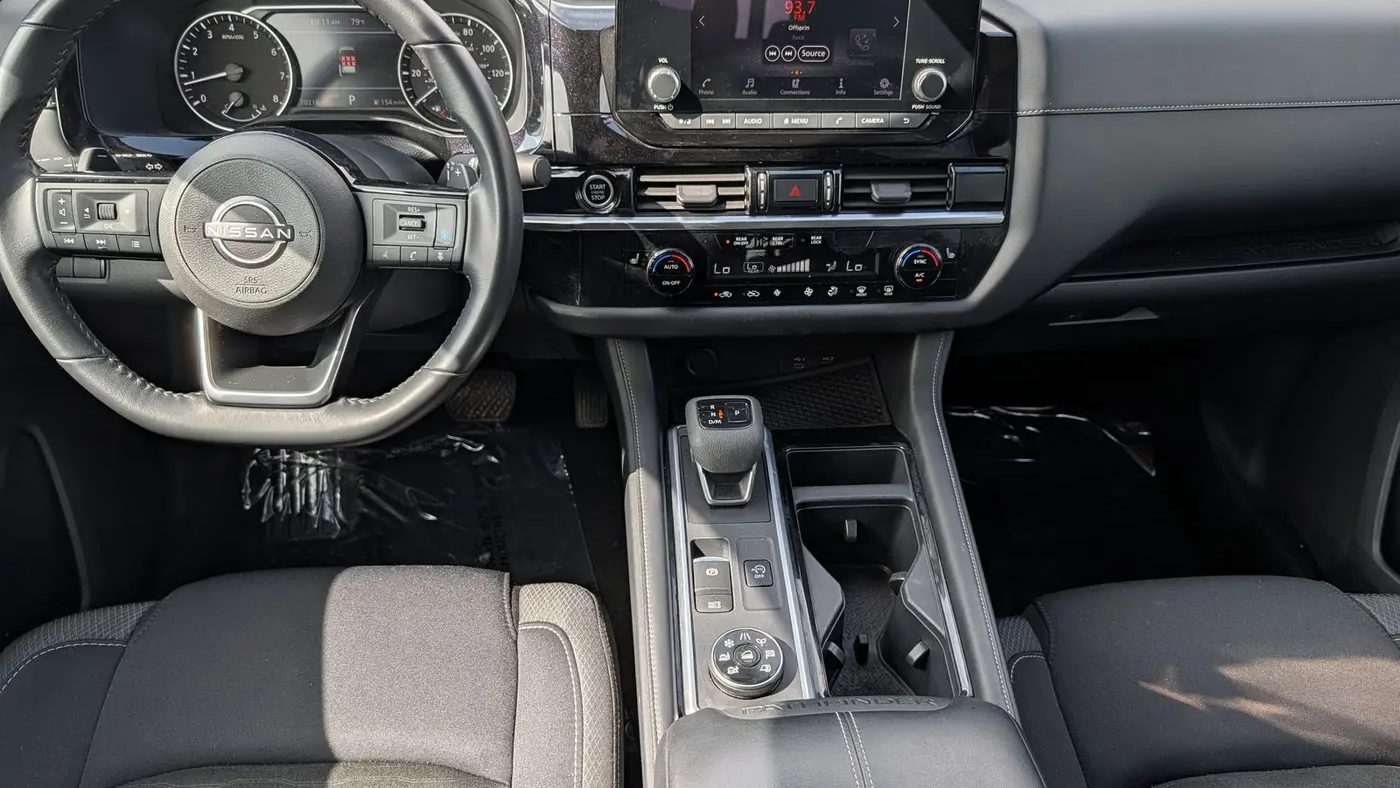 2023 Nissan Pathfinder SV