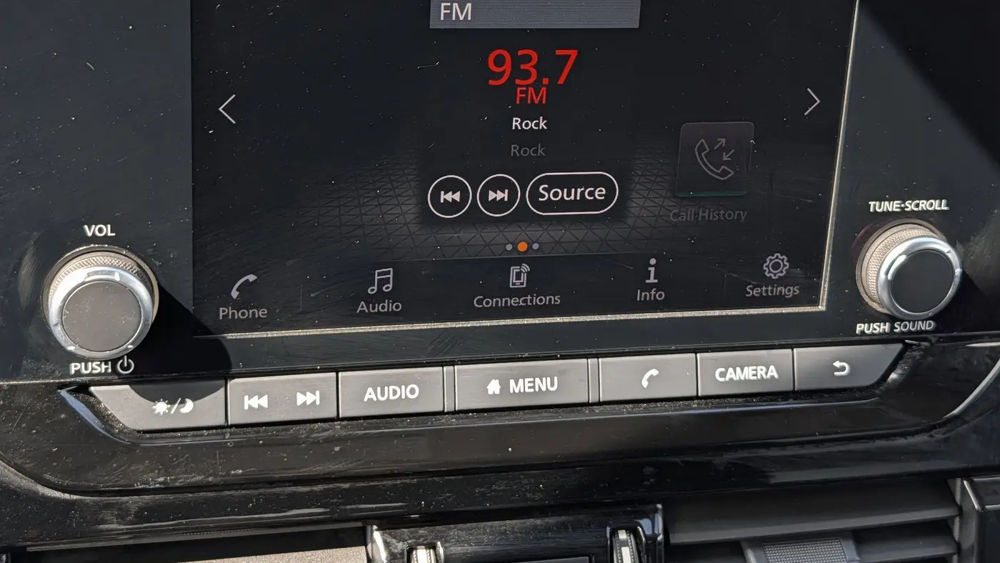 2023 Nissan Pathfinder SV