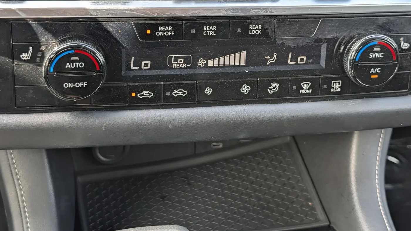 2023 Nissan Pathfinder SV