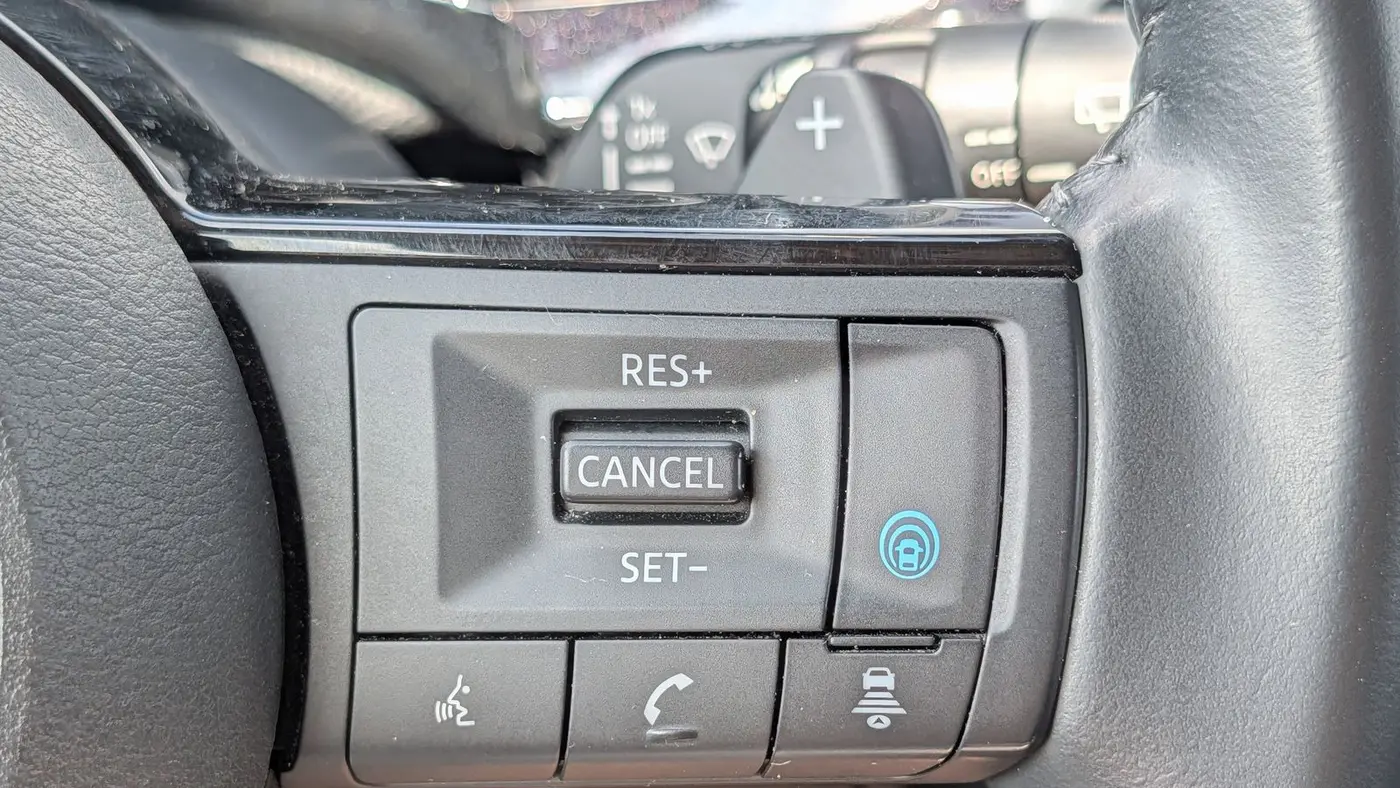 2023 Nissan Pathfinder SV