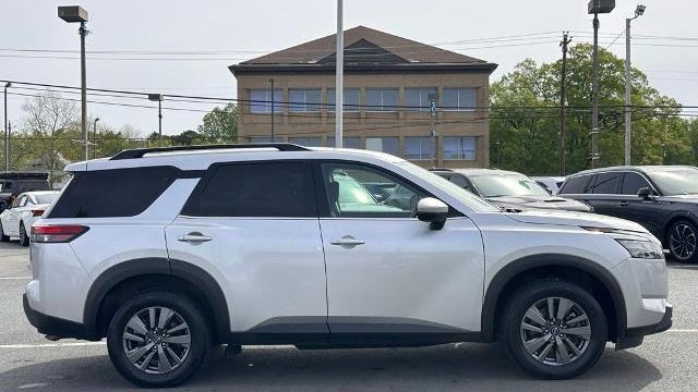 2025 Nissan Pathfinder SV