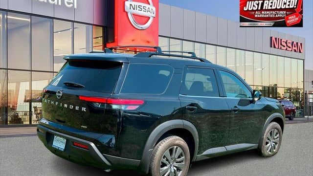 2025 Nissan Pathfinder SV