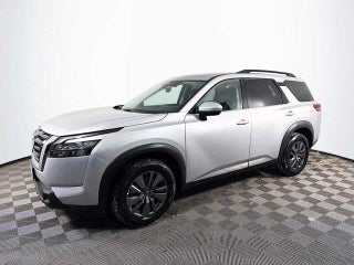 2024 Nissan Pathfinder with Brilliant Silver Metallic Exterior