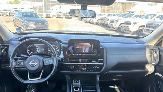 2025 Nissan Pathfinder SV