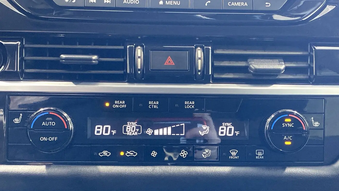 2025 Nissan Pathfinder SV