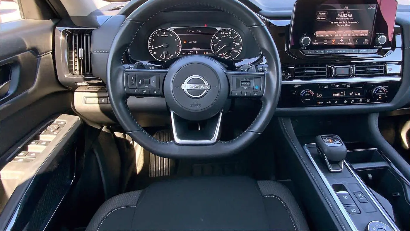 2025 Nissan Pathfinder SV