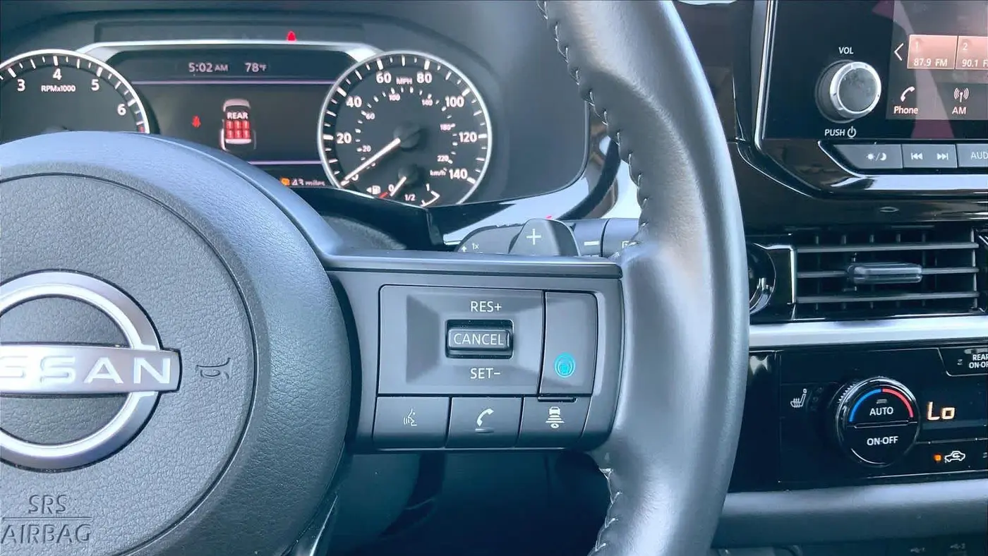 2025 Nissan Pathfinder SV