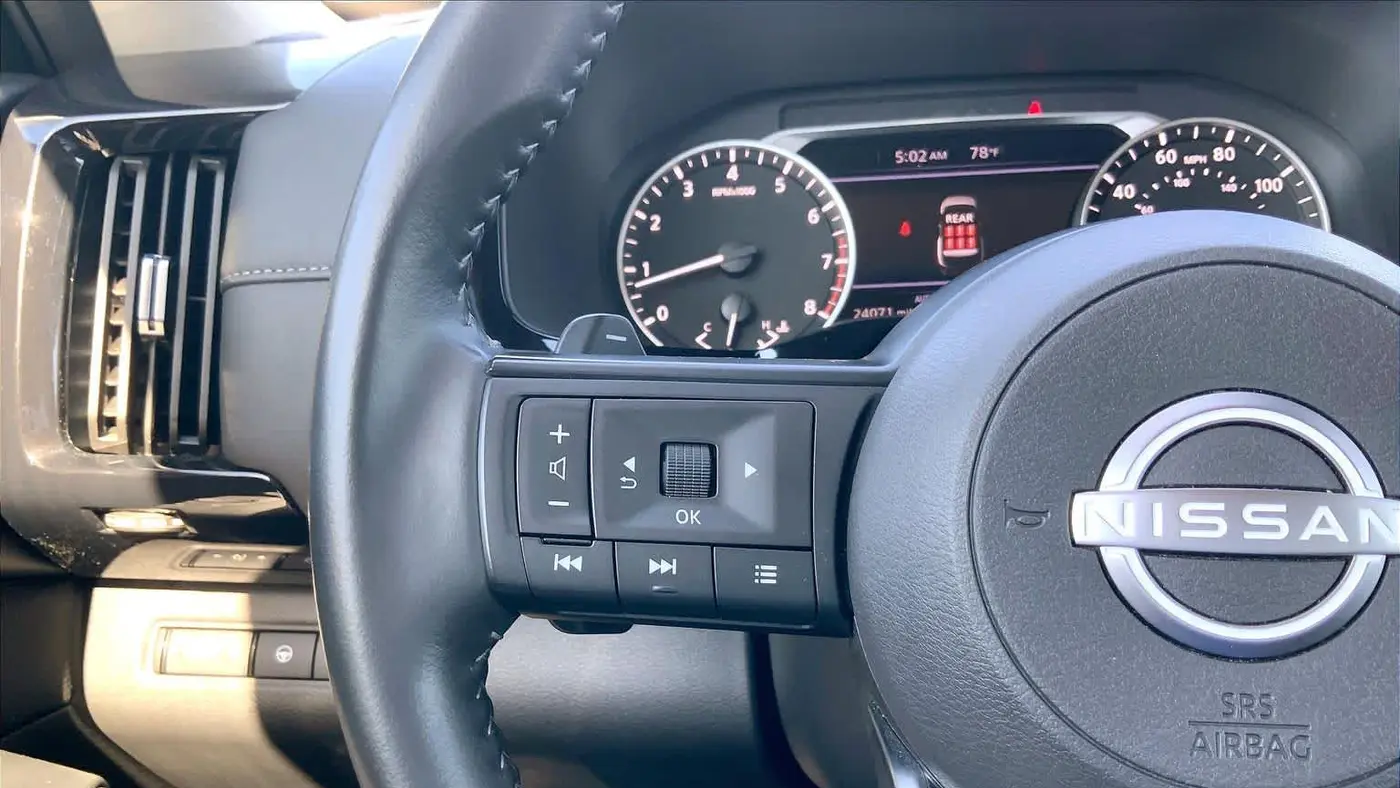 2025 Nissan Pathfinder SV