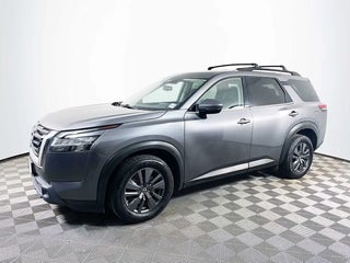 2022 Nissan Pathfinder with Gun Metallic Exterior