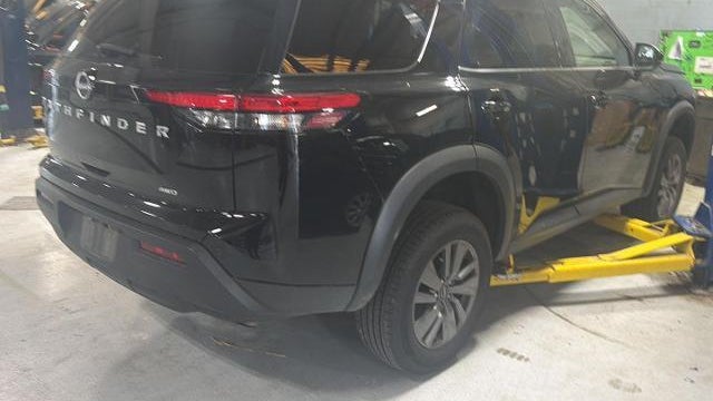 2025 Nissan Pathfinder SV