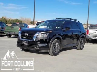 2025 Nissan Pathfinder with Super Black Exterior