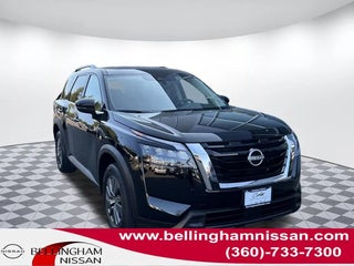2024 Nissan Pathfinder with Super Black Exterior