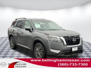 2024 Nissan Pathfinder with Gun Metallic Exterior