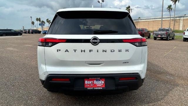 2025 Nissan Pathfinder SV