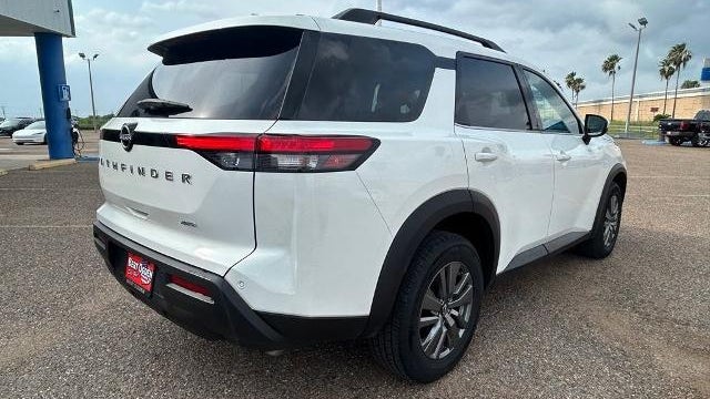 2025 Nissan Pathfinder SV