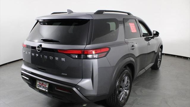 2025 Nissan Pathfinder SV