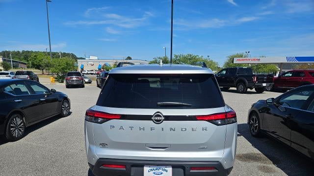 2025 Nissan Pathfinder SV