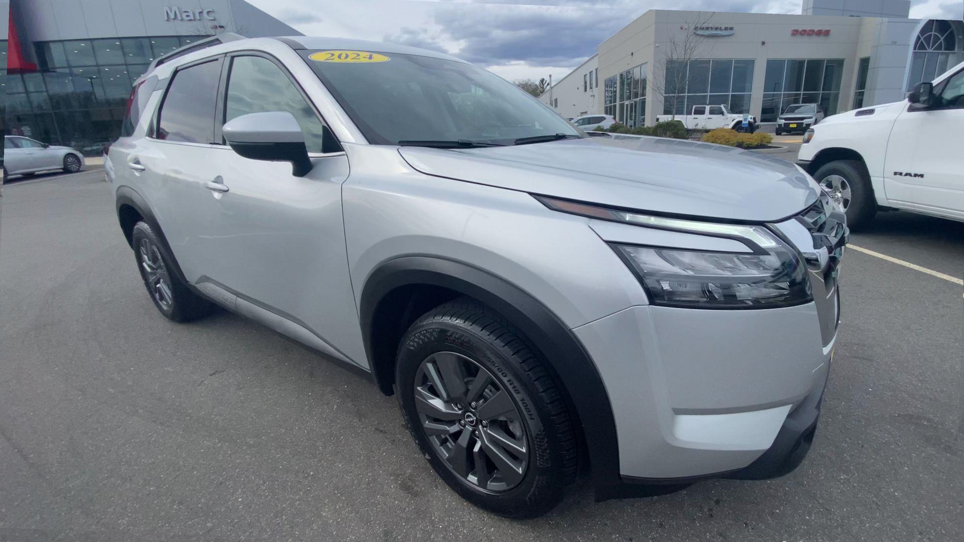 2024 Nissan Pathfinder SV