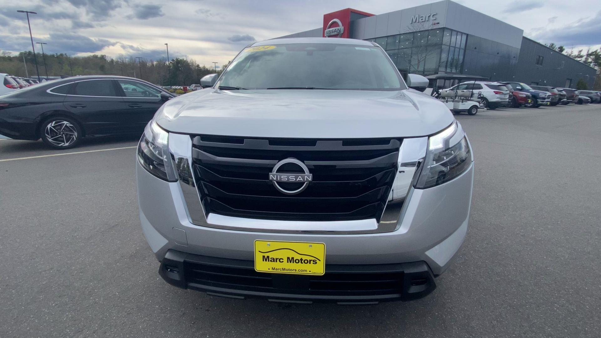 2024 Nissan Pathfinder SV
