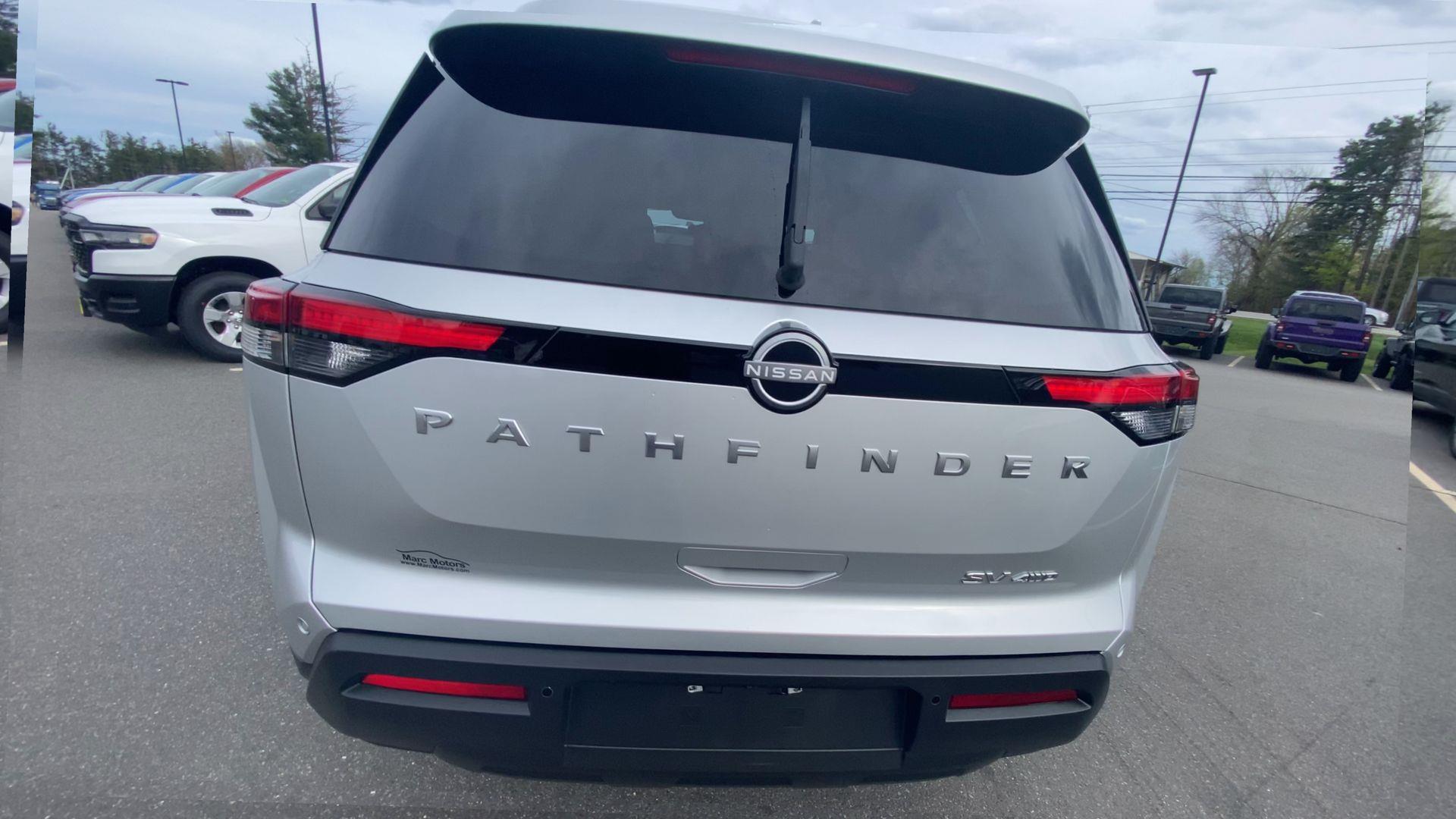 2024 Nissan Pathfinder SV