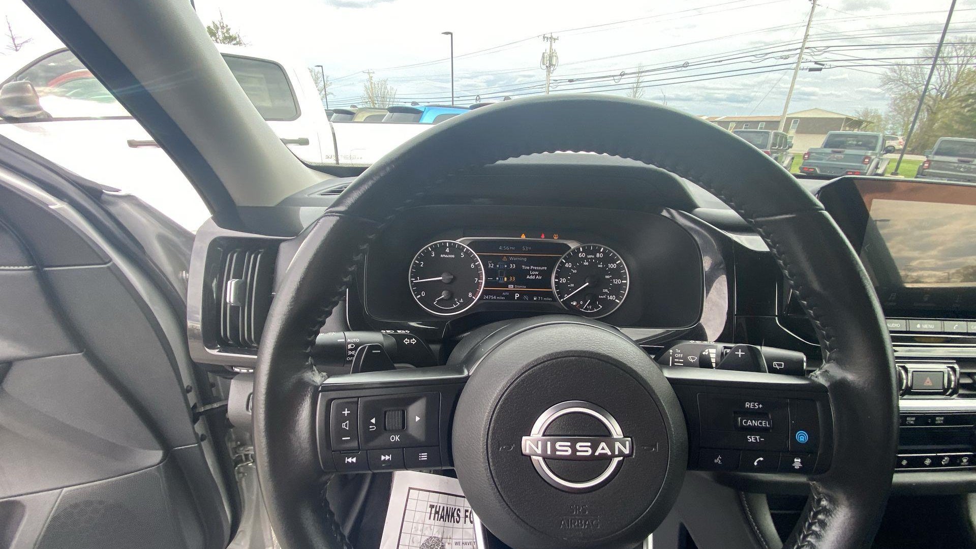2024 Nissan Pathfinder SV