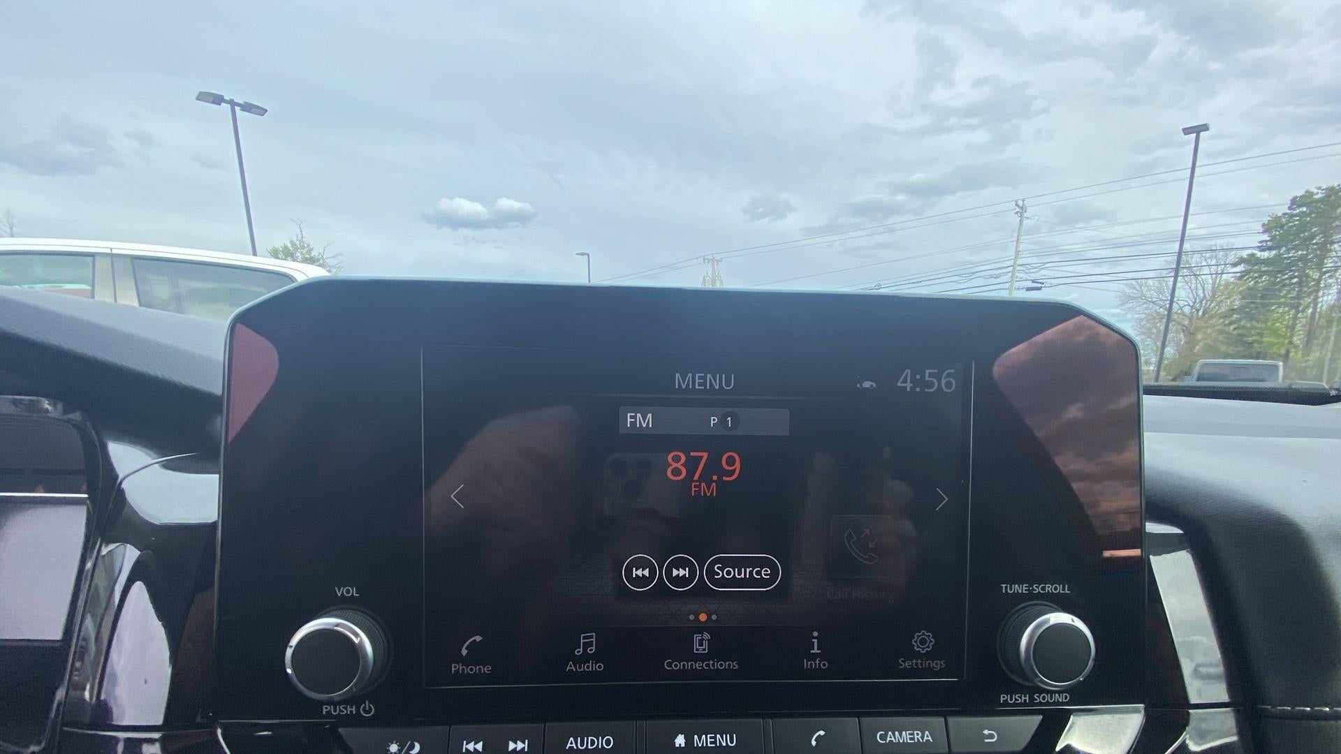 2024 Nissan Pathfinder SV