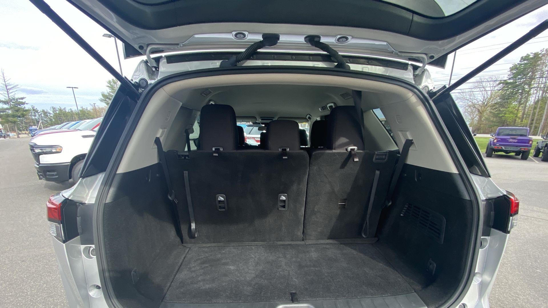 2024 Nissan Pathfinder SV