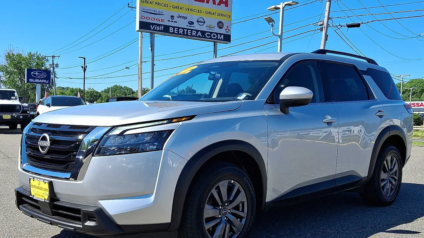 2024 Nissan Pathfinder SV