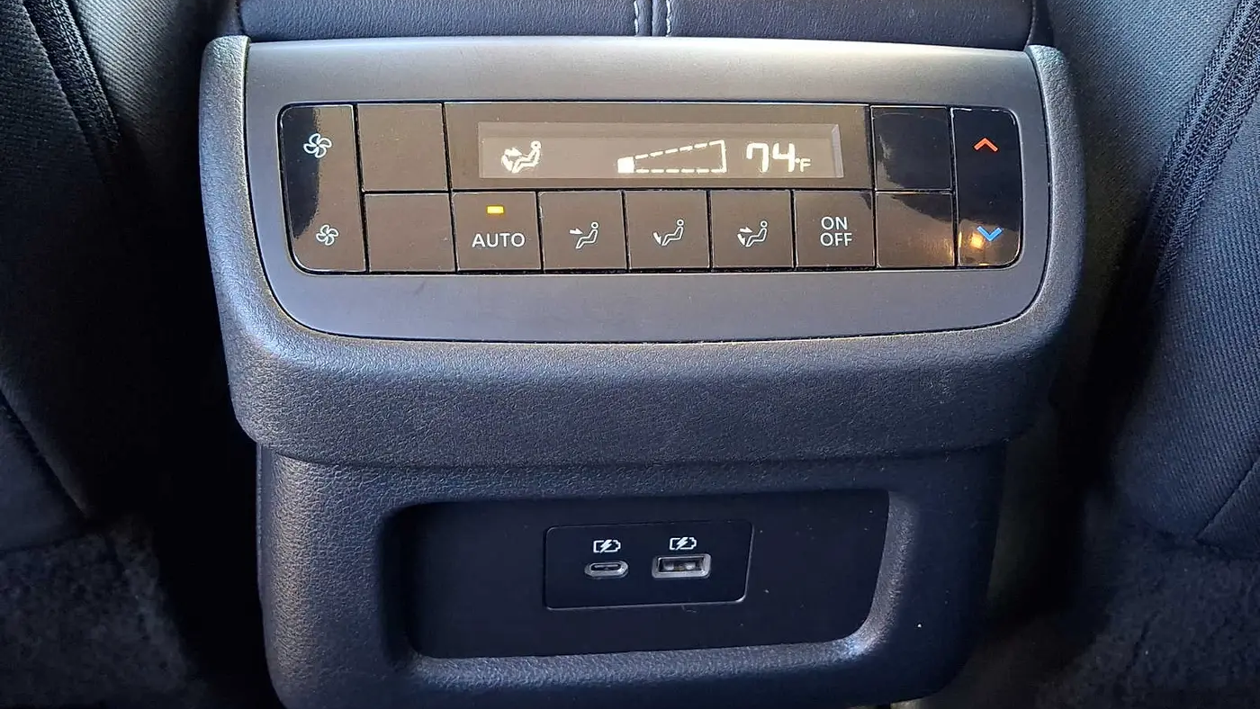 2024 Nissan Pathfinder SV