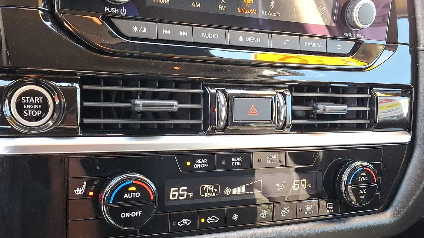 2024 Nissan Pathfinder SV