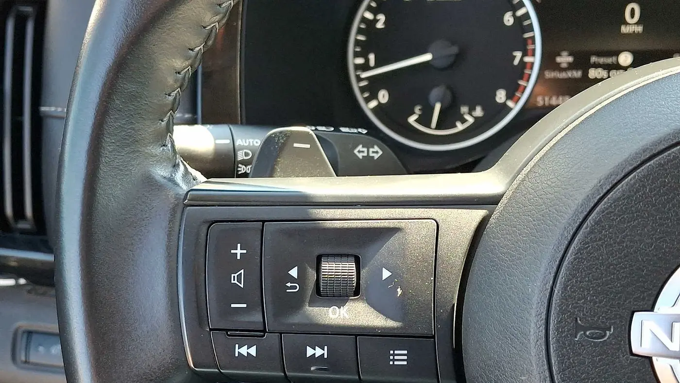 2024 Nissan Pathfinder SV