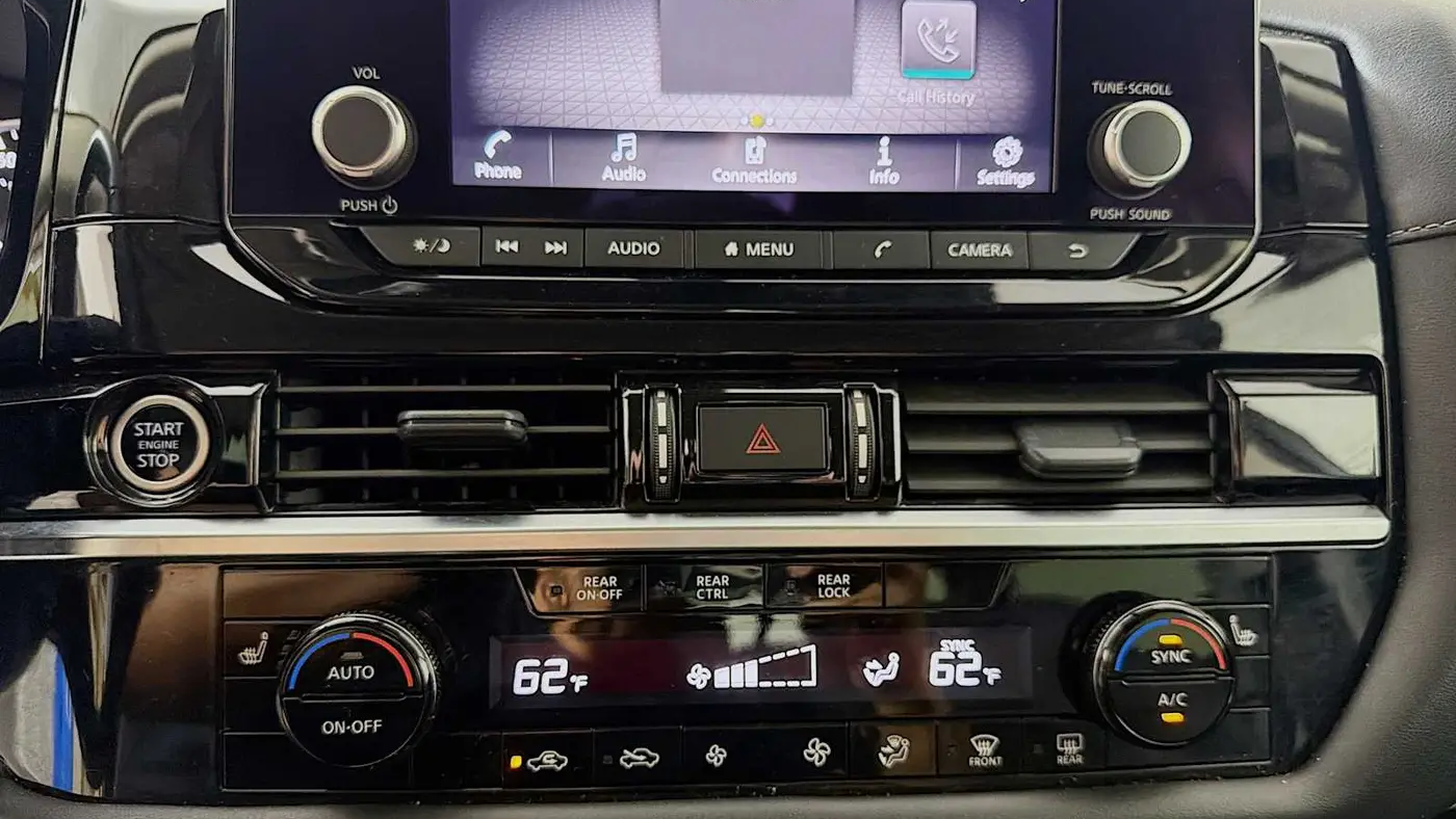 2024 Nissan Pathfinder SV