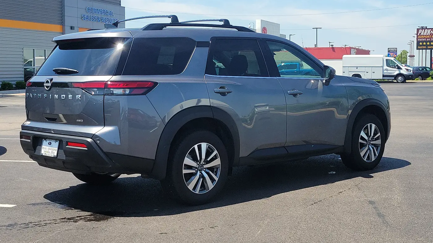 2025 Nissan Pathfinder SV