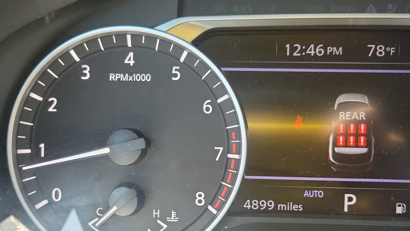 2025 Nissan Pathfinder SV