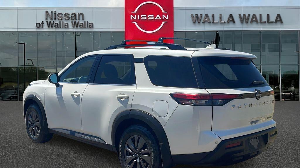 2022 Nissan Pathfinder SV
