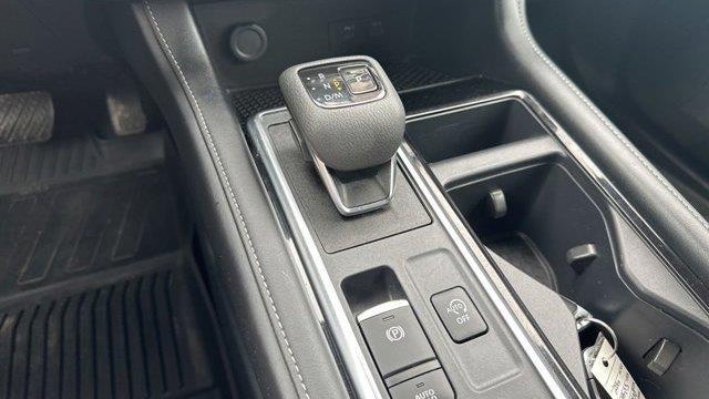 2023 Nissan Pathfinder SV
