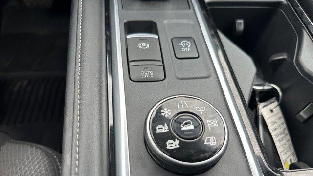 2023 Nissan Pathfinder SV