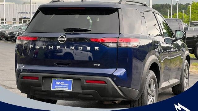 2025 Nissan Pathfinder SV