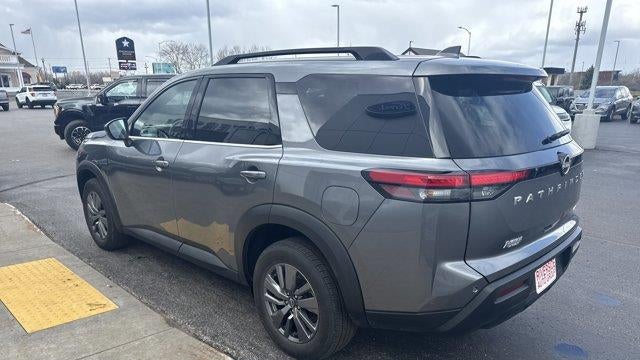 2025 Nissan Pathfinder SV