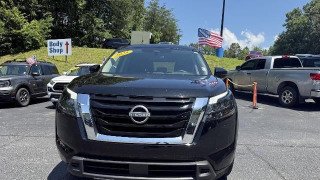 2025 Nissan Pathfinder SV
