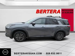 2022 Nissan Pathfinder with Gun Metallic Exterior