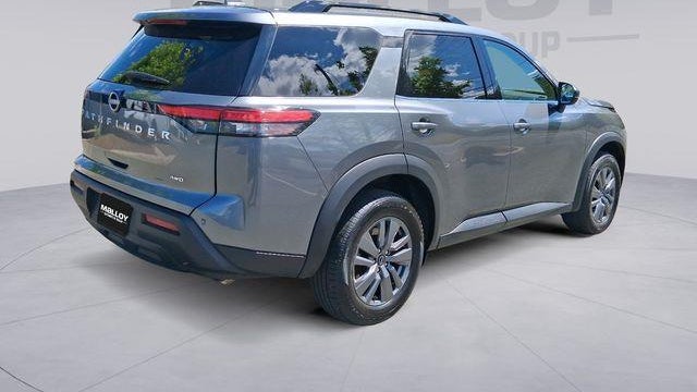 2025 Nissan Pathfinder SV