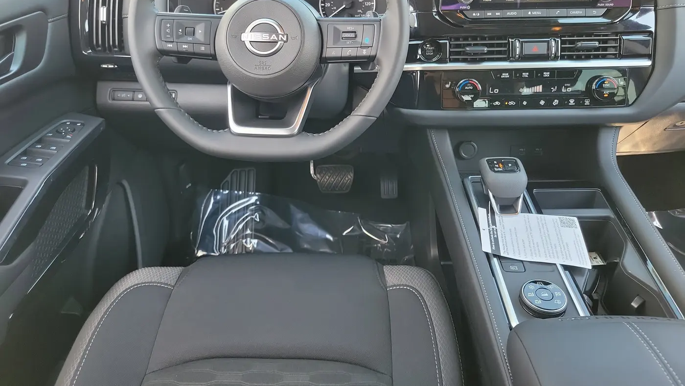 2025 Nissan Pathfinder SV